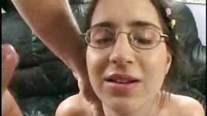 Adolescente con gafas facial videos xxx culioneros