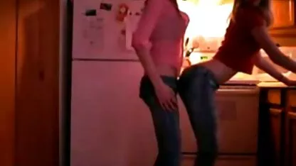 Caliente lesbiana adolescentes lap baile y beso cada otro porno hd full