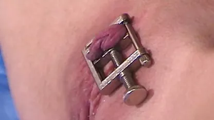 Esclavo consigue obligado por cama por dom con coño labios amplio abierto  nekane xxx