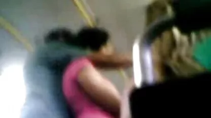 Encoxada no onibus jovenes follando hd