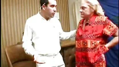 Abuelita bj trio con dos jovencitas
