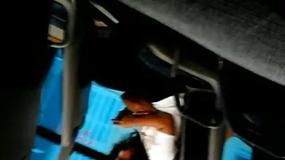 Flash bus - a ella le gusta 2 españolas tragando semen