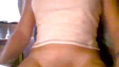 Muy joven chica mostrando el coño afeitado en la webcam xxxgordasnegras