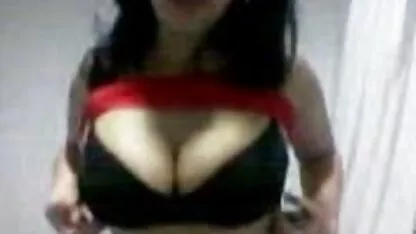 Arab kuwait chica parpadea tetas mexicanas cogiendo bien rico