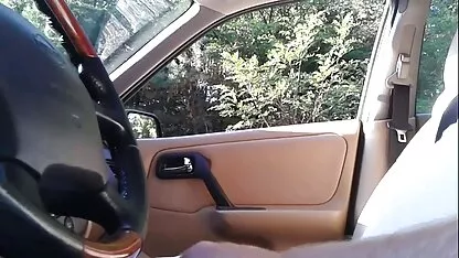 Tímido reloj de mí coche flash  trio con maduras