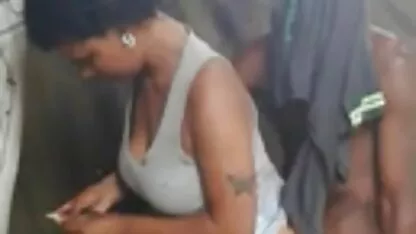 Puta ficou brava  mujer se desnuda bailando