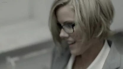 Kathleen robertson-jefe S1 compilación chicas desnudas violadas