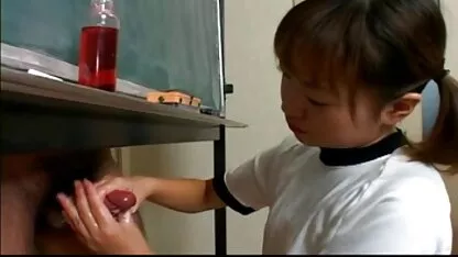 Japonés chica Itsuki wakana haciéndose una polla dura sin censura fotos enanas desnudas