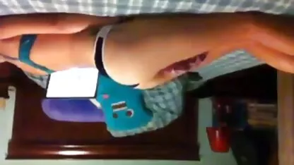 Hermosa adolescente jorobas falda y muestra cómo mojado su coño es super mega tetonas