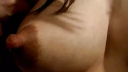 Asiático de Lactancia Materna: tetas hinchadas + grandes pezones = chorro de leche cerdas colonbianas