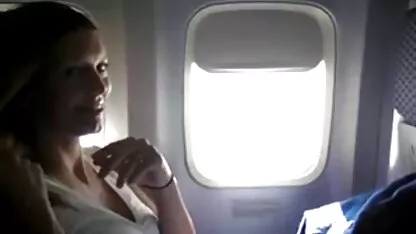 Crv-mujer masturbándose en el avión rusos follando