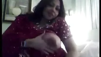 India caliente chica muestra sus grandes tetas, coño mostrar xxx brasil gratis