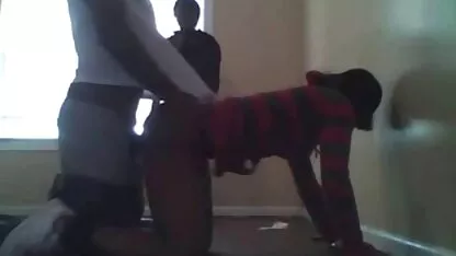 Mientras su amigo w colegialas peruanas ardientes