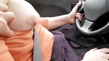 Conducir el coche y manejar su polla mujeres mexicanas cojiendo duro