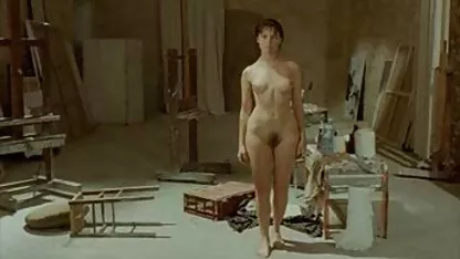 Emmanuelle beart viola a su madre mientras duerme