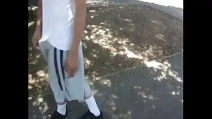 Mejores amigos y un agujero en pantalones cortos incesto a la italiana